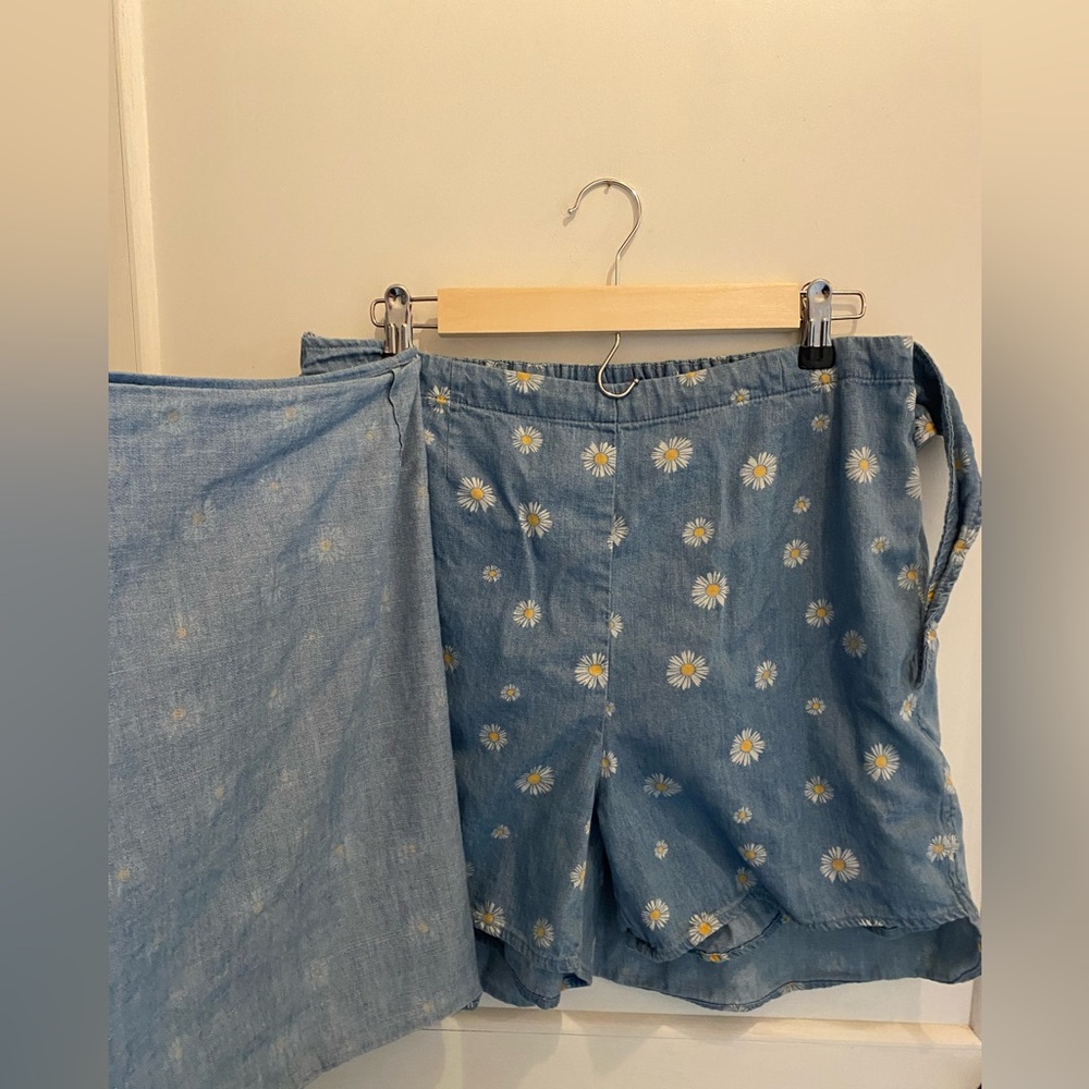 Daisy Wrap Skort - Picture 3 of 4